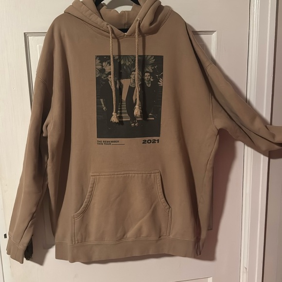 Jonas Brothers The Remember This Tour 2021 XL Tan Hoodie - Picture 1 of 13